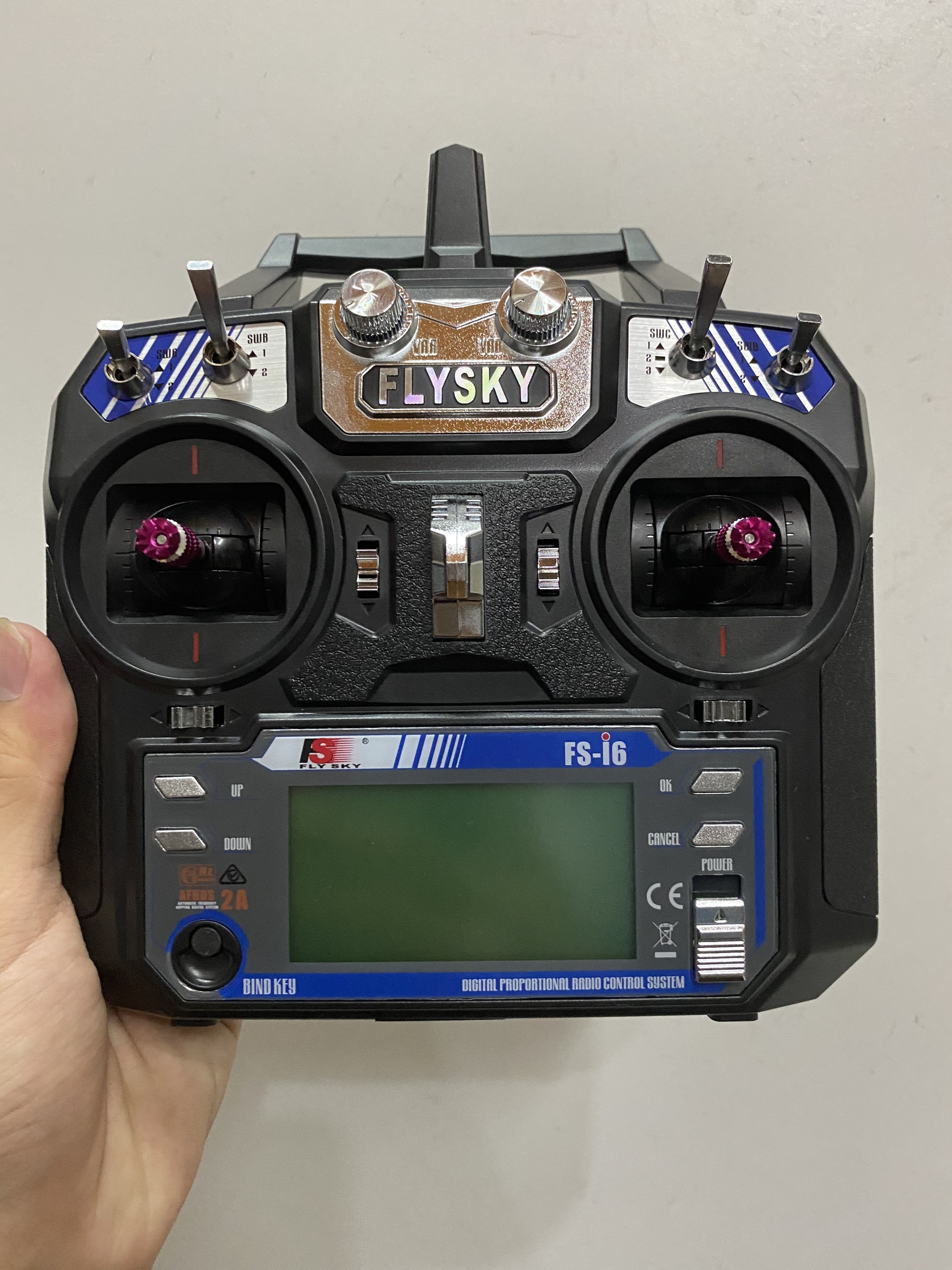 fs-i6-flysky-tay-cam-dieu-khien-tu-xa-cho-xe-may-bay-rc (8)