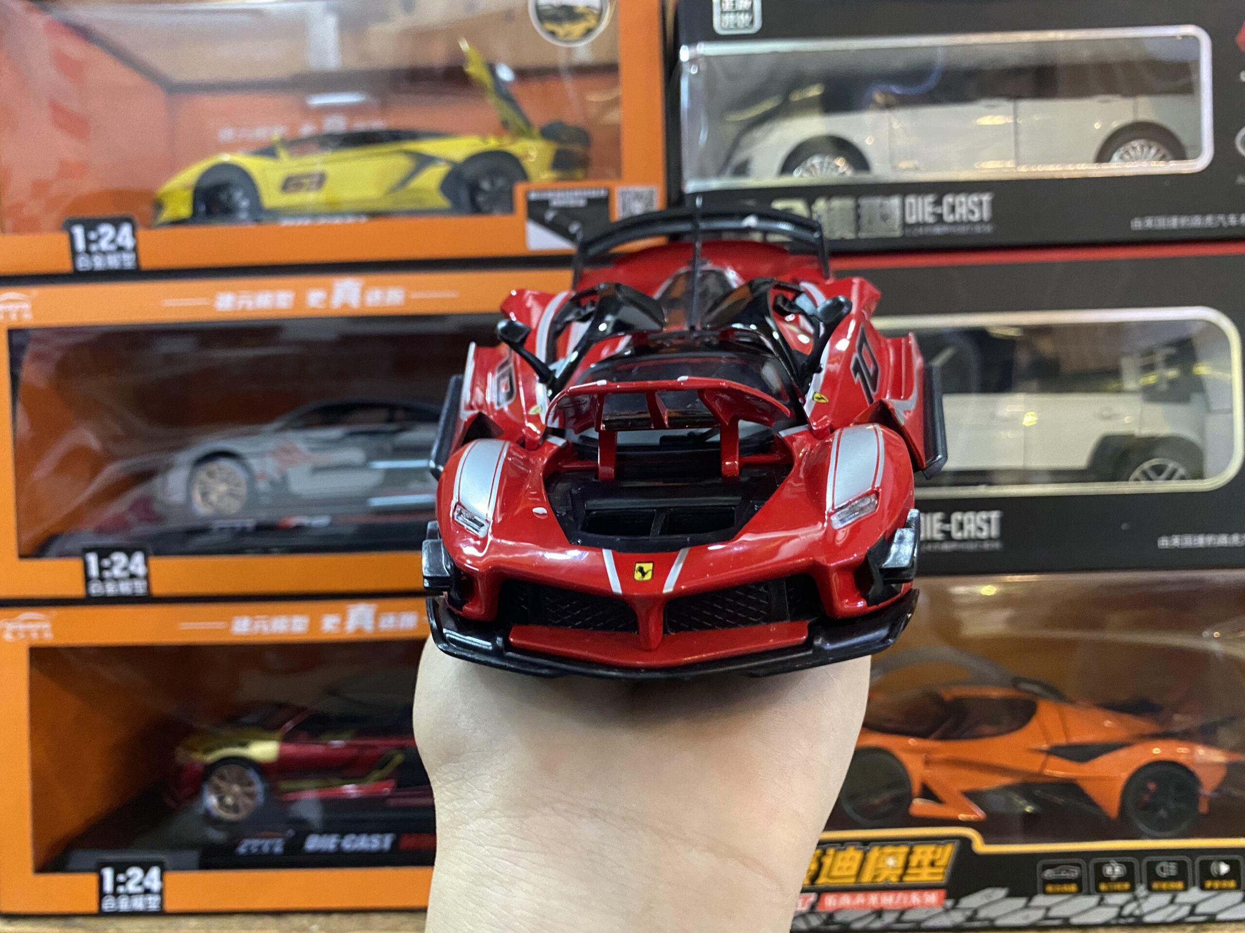 mo-hinh-sieu-xe-ferrari-fxxk-1-24 (2)