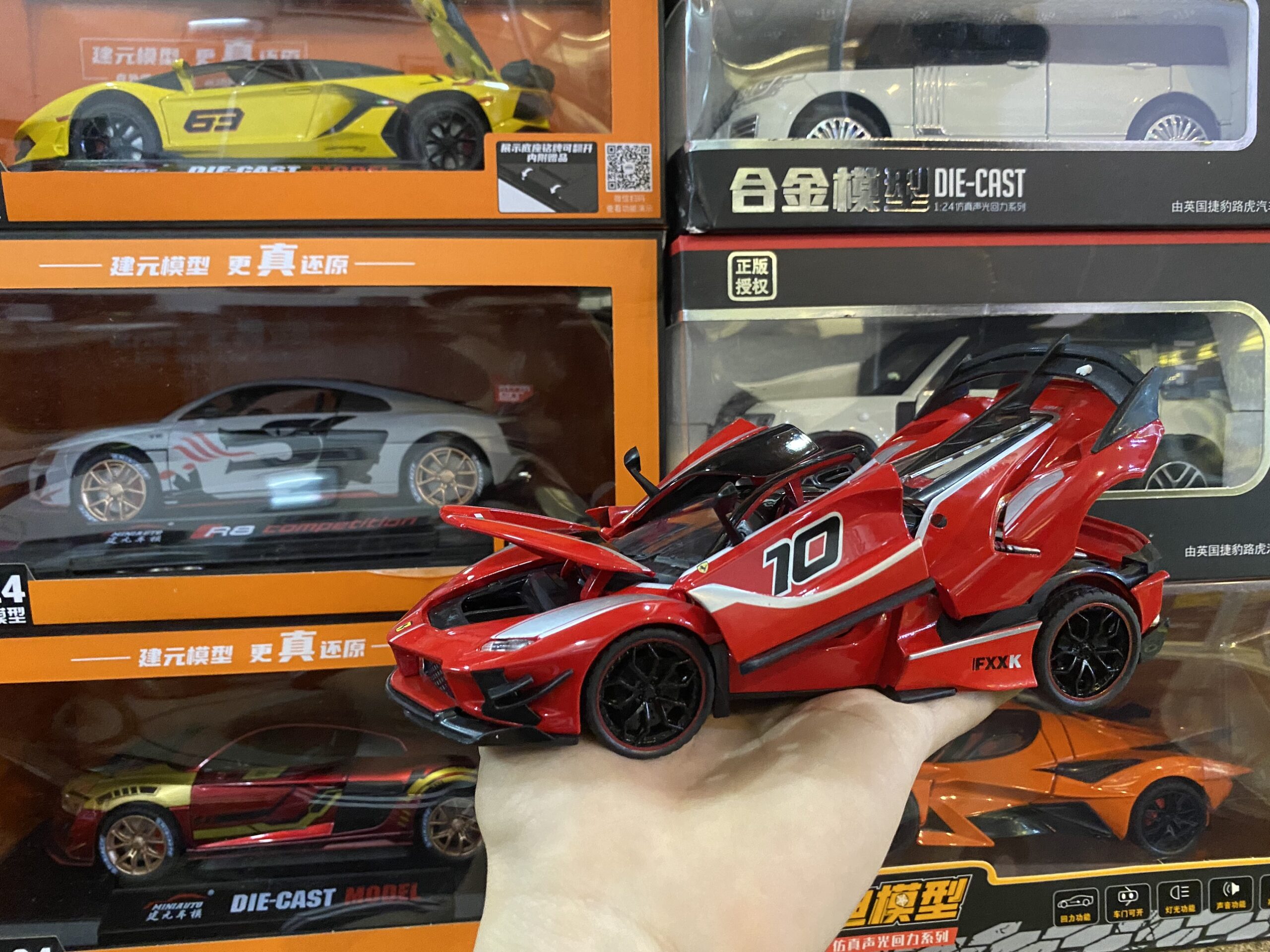 mo-hinh-sieu-xe-ferrari-fxxk-1-24 (7)