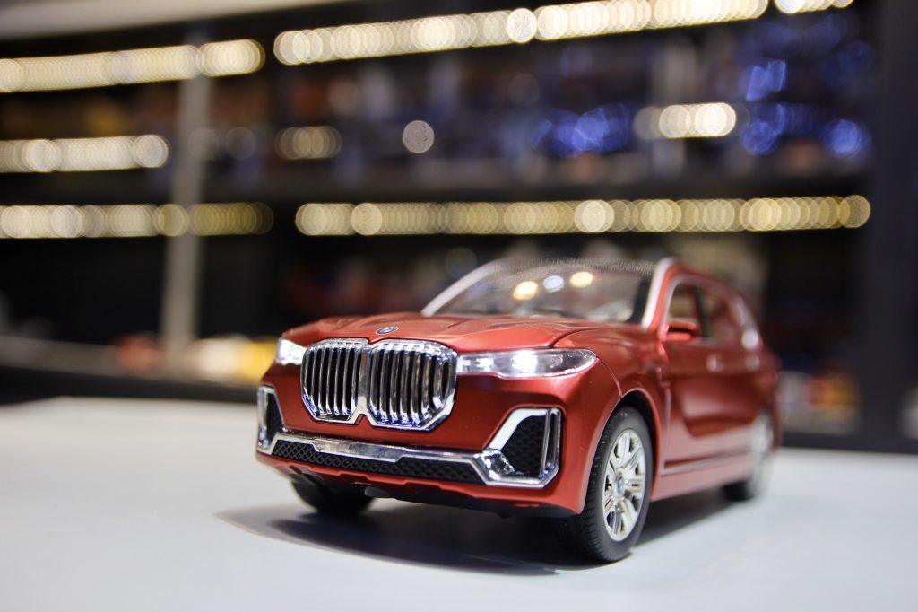mo-hinh-tinh-o-to-suv-bmw-x7-kim-loai-ty-le-124-mini (4)