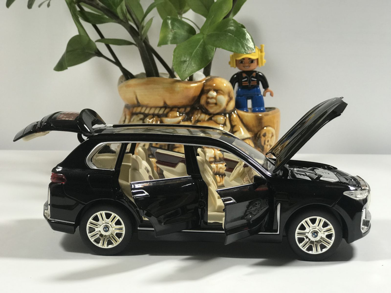 mo-hinh-tinh-o-to-suv-bmw-x7-kim-loai-ty-le-124-mini (5)