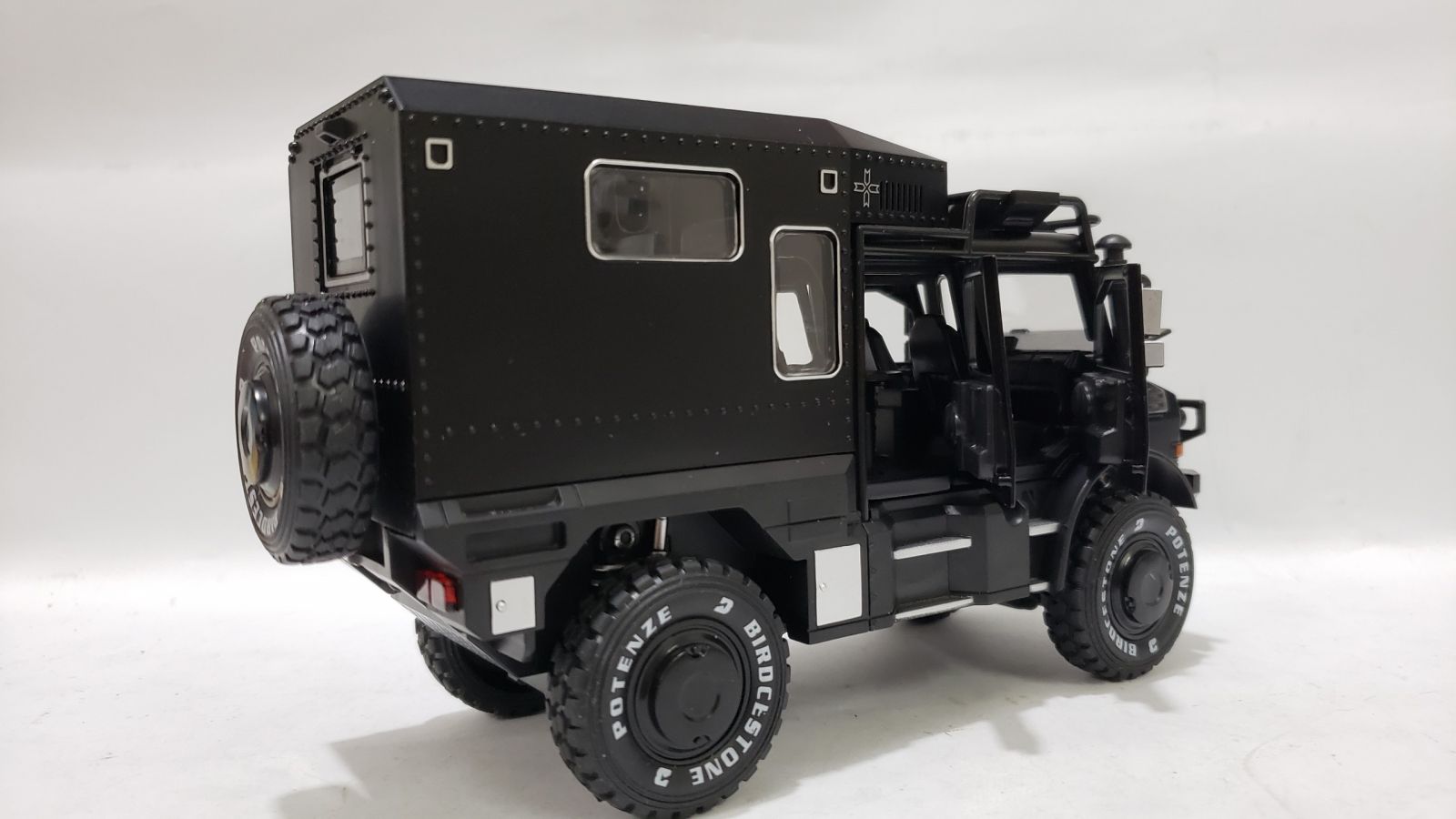 mo-hinh-tinh-xe-mercedes-benz-unimog-128-u5000 (2)