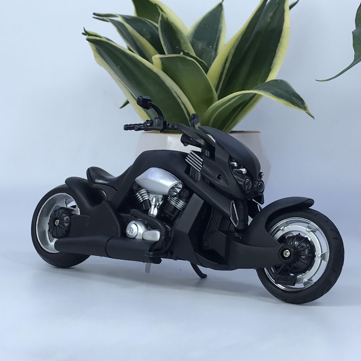 mo-hinh-xe-yamaha-travertson-v-rex-black-112-huayi-alloy-7068 (7)