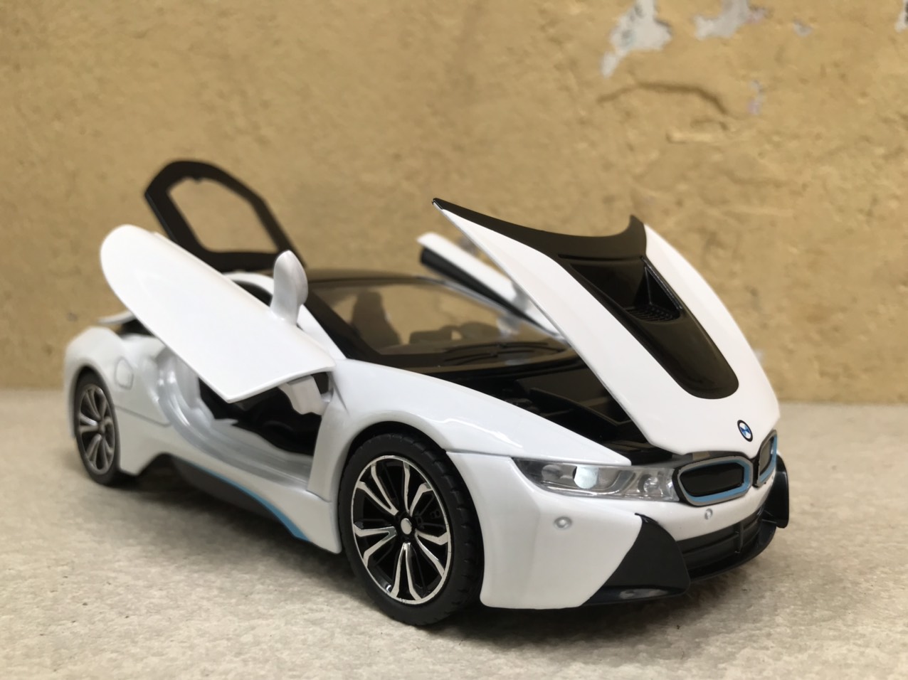 mo-hinh-xe-o-to-bmw-i8 (3) mo-hinh-xe-o-to-bmw-i8