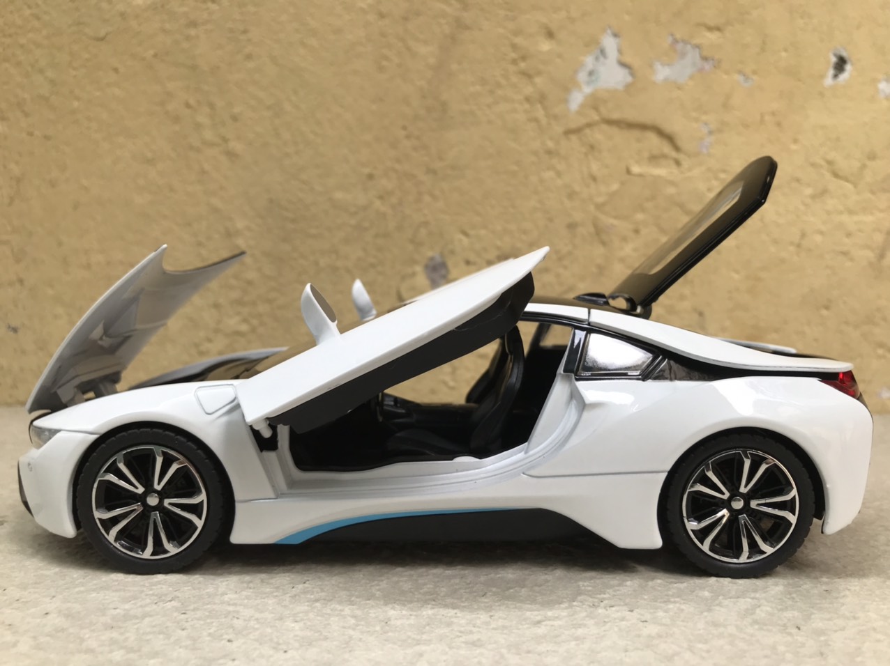 mo-hinh-xe-o-to-bmw-i8 (4) mo-hinh-xe-o-to-bmw-i8