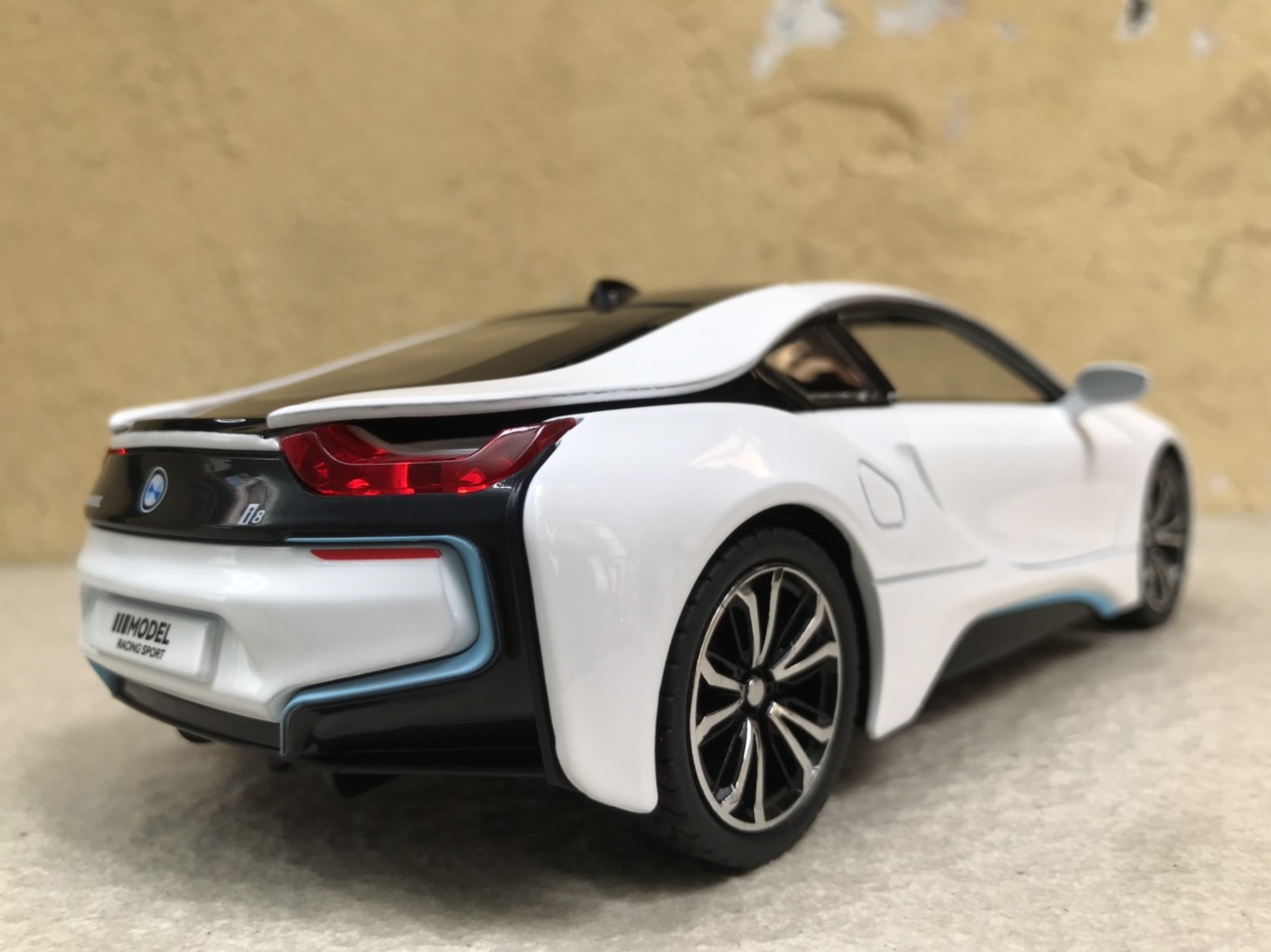 mo-hinh-xe-o-to-bmw-i8 (6)