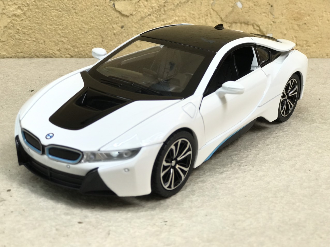 mo-hinh-xe-o-to-bmw-i8 (7)