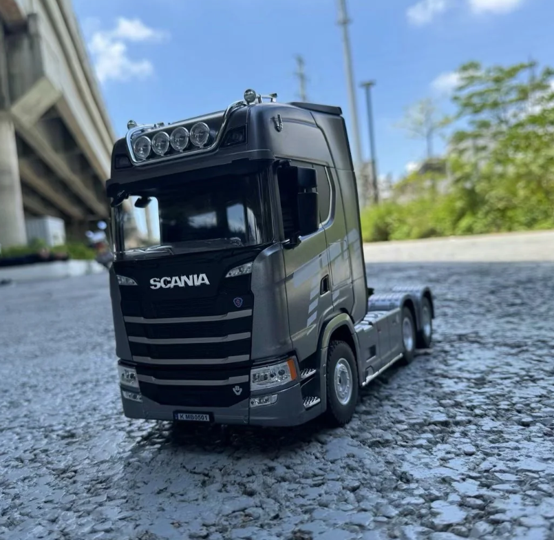 xe ô tô tải đầu kéo mooc huina 1501 scania 770s v8 truck tỉ lệ 1/18 6wd 2.4g 19CH