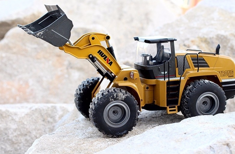 Máy xúc lật ủi đất Strong Power điều khiển từ xa cỡ lớn 70% kim loại